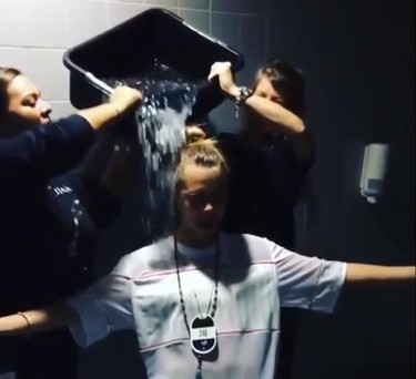 #alsicebucketchallenge, recaudar fondos nunca moló tanto
