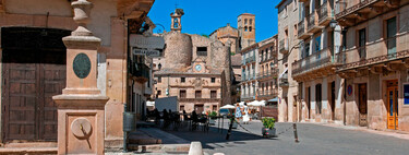 The ideal town to eat lamb roasted in a wood-fired oven and visit its medieval castle 