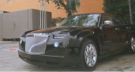Réplica de un Rolls Royce hecho con un Chrysler 300C: la vida es una constante persecución