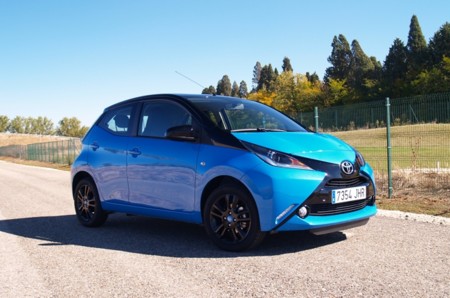 Toyota Aygo X Cite Azul 02