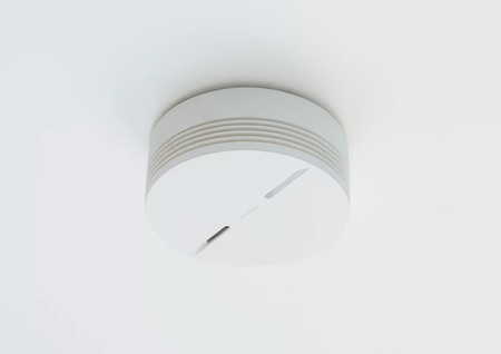 Este Detector de Humo Inteligente de Netatmo nos avisa ante un posible incendio aunque no estemos en casa