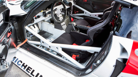 Este espectacular Porsche 911 GT1 de Le Mans es apto para la calle y está a la venta