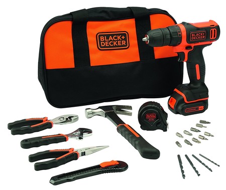 Por 45,06 euros podemos hacernos con este taladro Black & Decker que viene con herramientas, puntas y brocas adicionales