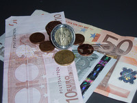 Bajarnos el sueldo el 1%, ¿solución a la crisis?