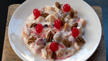 Cómo hacer ensalada de manzana cremosita con bombones con la receta familiar y trucos de la chef Paulina Abascal