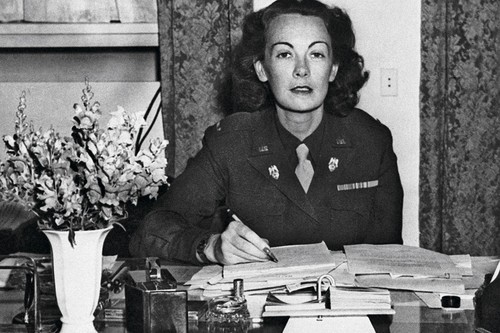Kay Summersby, la mujer que condujo a Eisenhower a través de las bombas tras el volante de un Cadillac