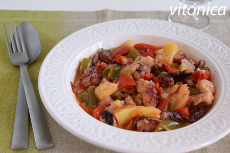 Pulpo con pimientos, patatas y gambas: receta saludable