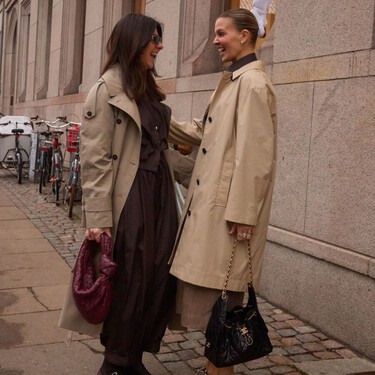 Las primeras faldas de tendencia esta primavera 2026 ya están en Zara y las mujeres elegantes las llevarán con bailarinas planas 