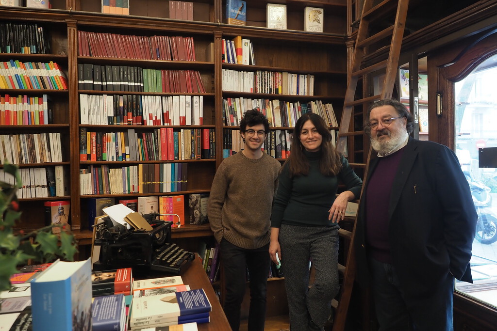 Cierra la librería más antigua de Madrid, expulsada de su local por la presión inmobiliaria: "Nos están ahogando"