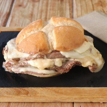 Este famoso bocadillo es uno de los más se comen en Chile, solo tiene dos ingredientes y se hace en apenas 10 minutos  