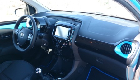 Toyota Aygo X Cite Azul 11