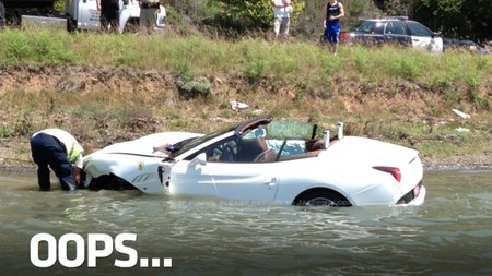 Dolorpasión™: La prueba de conducción de un Ferrari California acabó en el agua