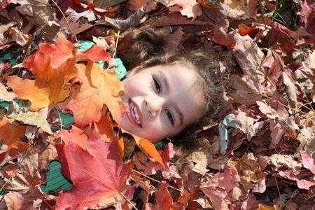 Excursiones con niños: un paseo por el bosque en otoño