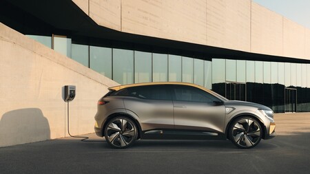 Del CUPRA el-Born al Hyundai Ioniq 5: los coches eléctricos e híbridos enchufables más esperados de 2021