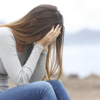 La avisan porque su hija ha golpeado a un niño y los avergüenza al descubrir que todo lo empezó él