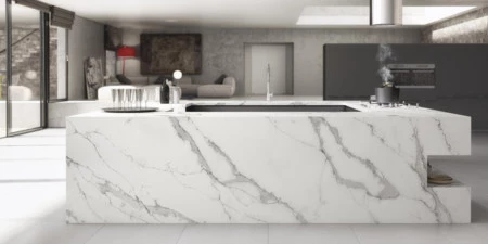 Unique Calacatta, belleza de mármol y resistencia de cuarzo para baños y cocinas