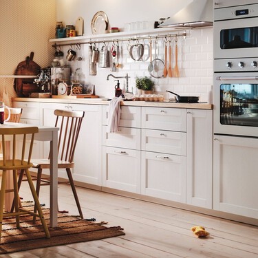 Ya en Ikea un armario con poco fondo, ideal para para cocinas pequeñas y estrechas