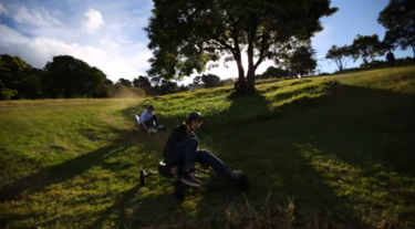 Si donde vives no hay nieve, tírate ladera abajo con un kart 
