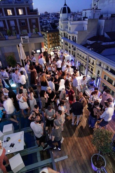 Sunset Lookers o cómo disfrutar de las mejores puestas de sol en la Gran Vía madrileña 