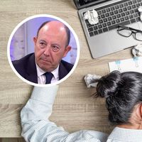 Para algunos economistas no es cuestión de subir el SMI o mejorar la productividad, sino de tener 3 trabajos... o más