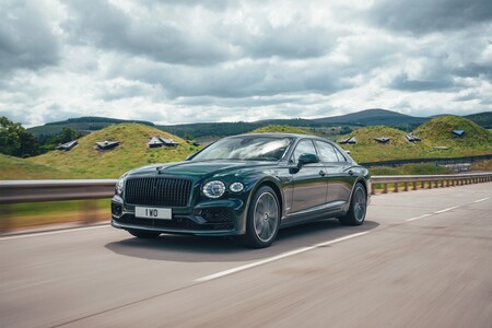 Bentley Flying Spur Hybrid: lujo y artesanía ahora en formato híbrido enchufable con 540 CV y etiqueta CERO
