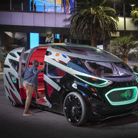 Vision URBANETIC: Mercedes sueña con un sistema de movilidad inteligente que se desplace hacia donde se le necesite