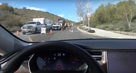 El Autopilot de Tesla más capaz, según Elon Musk, llega a las calles: promete que es "extremadamente lento y cauteloso"