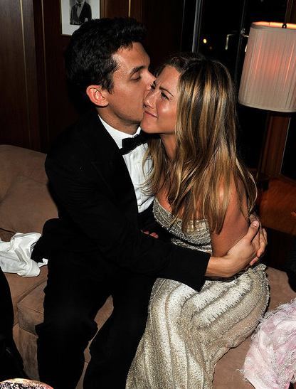 Jennifer Aniston se relajó en la fiesta post Oscar