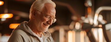 Los mejores ejercicios con bandas elásticas para mayores de 60 años 