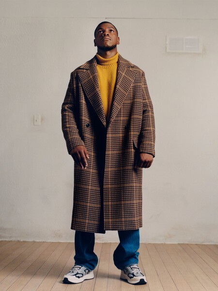 El color también es para el invierno, y la colección de H&M by John Boyega lo demuestra con estas prendas sostenibles