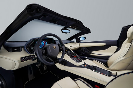 Lamborghini Aventador S Roadster 11