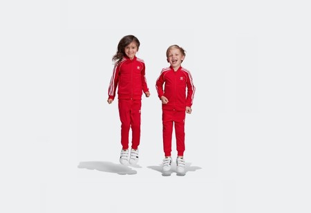 Vuelta al cole en Adidas: descuentazo adicional del 25%, para adultos y peques, en zapatillas, botas de fútbol, sudaderas, camisetas y más