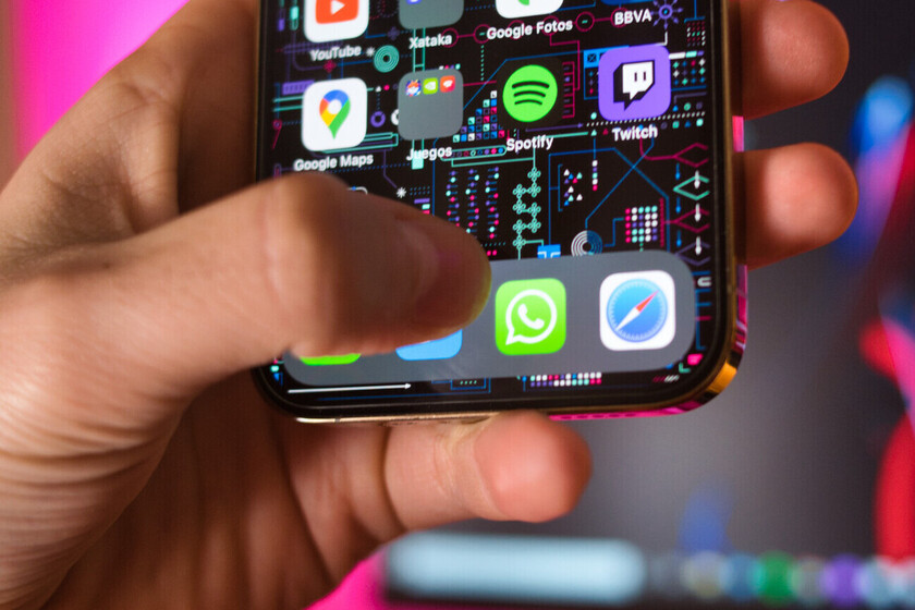 Facebook szuka nowych sposobów wyświetlania reklam w zaszyfrowanych rozmowach WhatsApp, bez odszyfrowywania lub czytania wiadomości