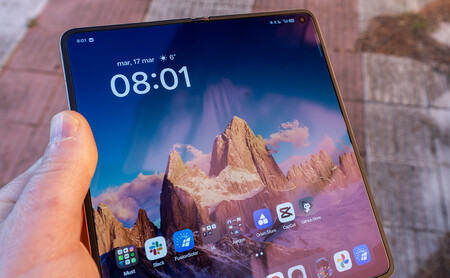 To the touch, the wrinkle is not very noticeable either.