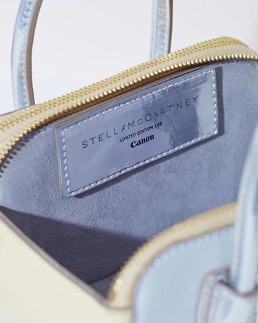 Linda, la bolsa más cool para tu cámara de fotos Canon (por Stella McCartney) 
