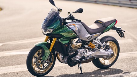 Moto Guzzi V100 Mandello 2022 001