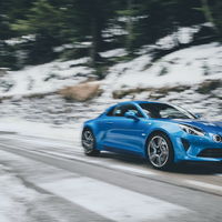 El Alpine A110 va como pez en el agua en carretera de montaña (y suena como un depredador) 