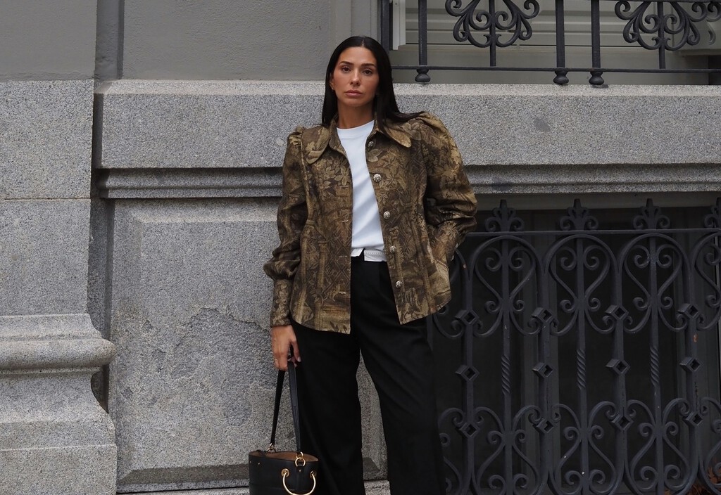 Las Hoka más elegantes son de color boloñesa: ideales para los looks diarios de oficina este invierno