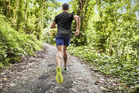 Cómo fortalecer tus piernas, rodillas y tobillos para practicar trail running