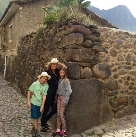 Gwyneth Paltrow y los niños, de gira con papá