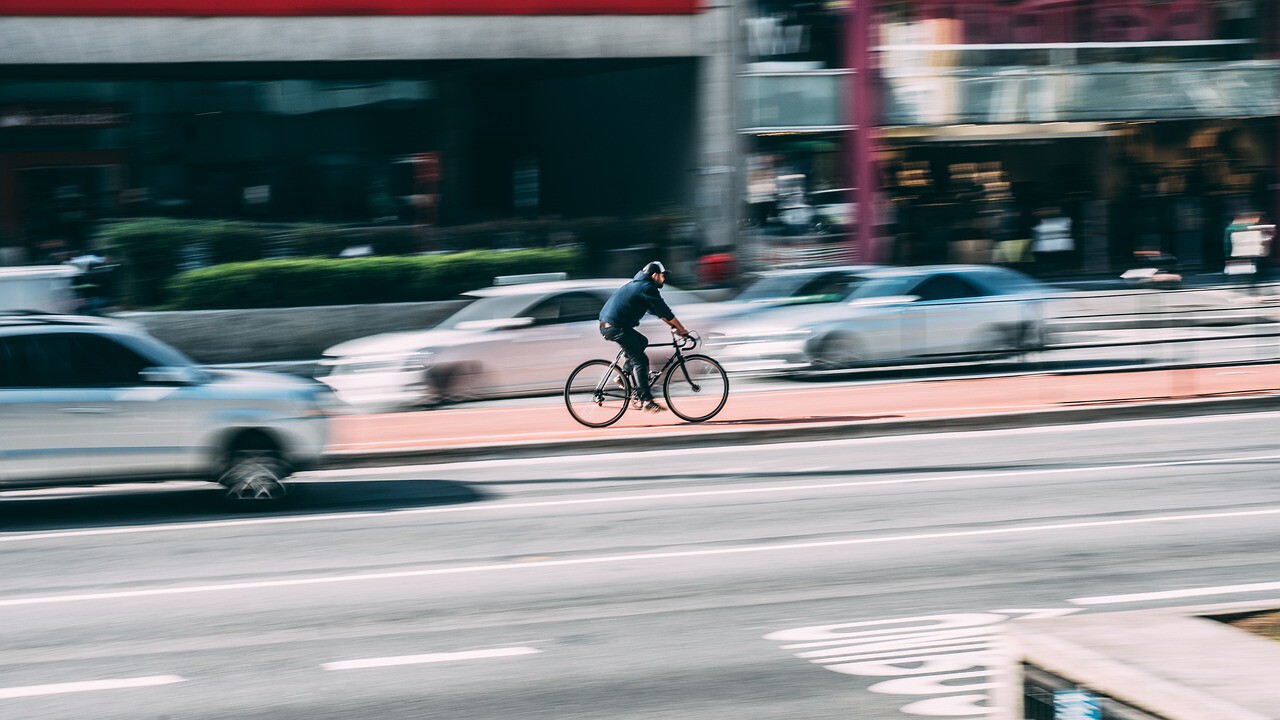 Qué sí y qué no puede hacer un ciclista en CDMX, y qué le corresponde al automovilista