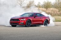 Por si las dudas, el Ford Mustang 2016 se pone guapo para que Camaro no le robe las miradas