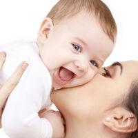 Los bebés asocian compartir saliva con tener un vínculo afectivo estrecho  