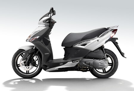 Suzuki Avenis Y Address 125 Europa 004