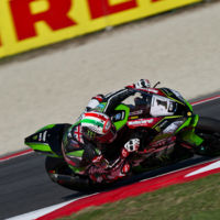 Jonathan Rea no deja opciones a Tom Sykes, y se reencuentra con la victoria en San Marino
