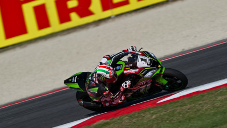 Jonathan Rea no deja opciones a Tom Sykes, y se reencuentra con la victoria en San Marino