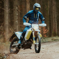 Husqvarna 701 Enduro LR, una moto con 25 litros de depósito para largas distancias offroad por 10.990 euros