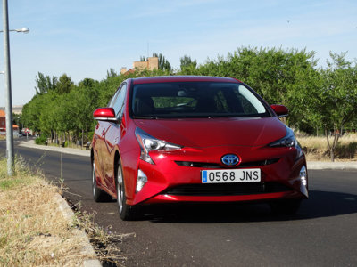 Toyota Prius 2016, probamos el consumo del híbrido en carretera (y nos vuelve a ganar)