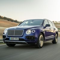 El Bentley Bentayga PHEV va por todos los aristócratas ecologistas