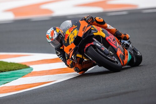 Pol Espargaró logra su segunda pole en MotoGP mientras que Suzuki da un paso de gigante por el título